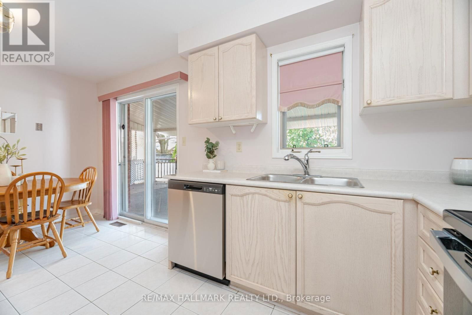 10 ILES STREET Image 15
