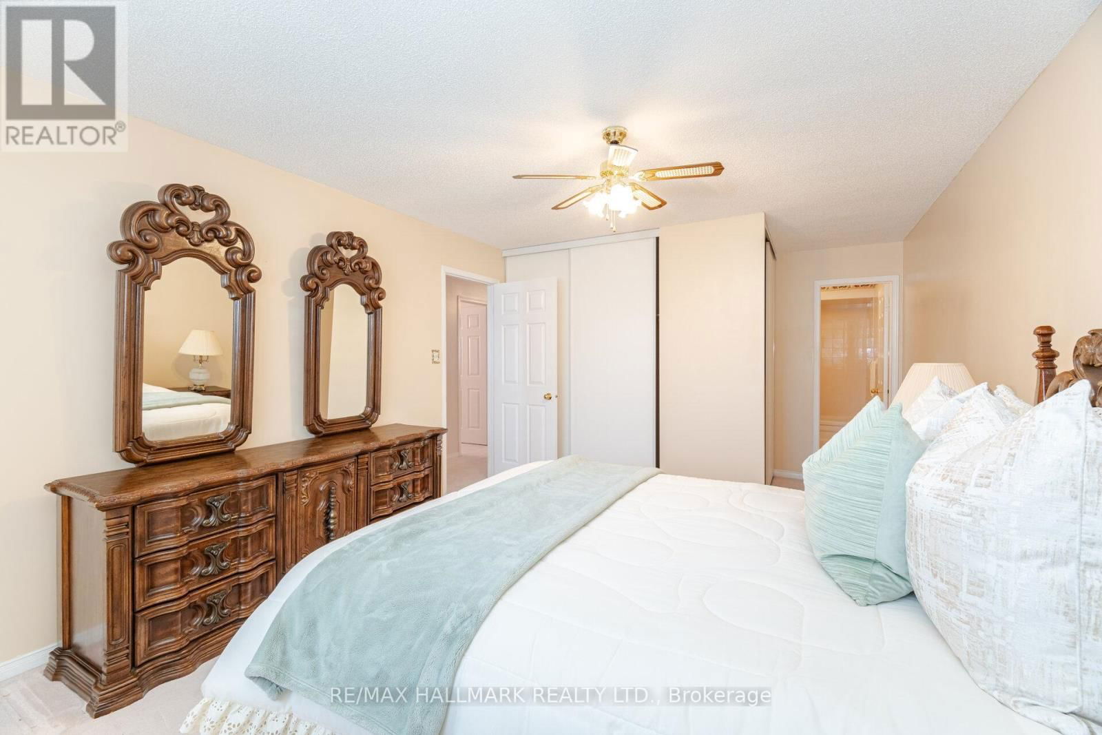 10 ILES STREET Image 24