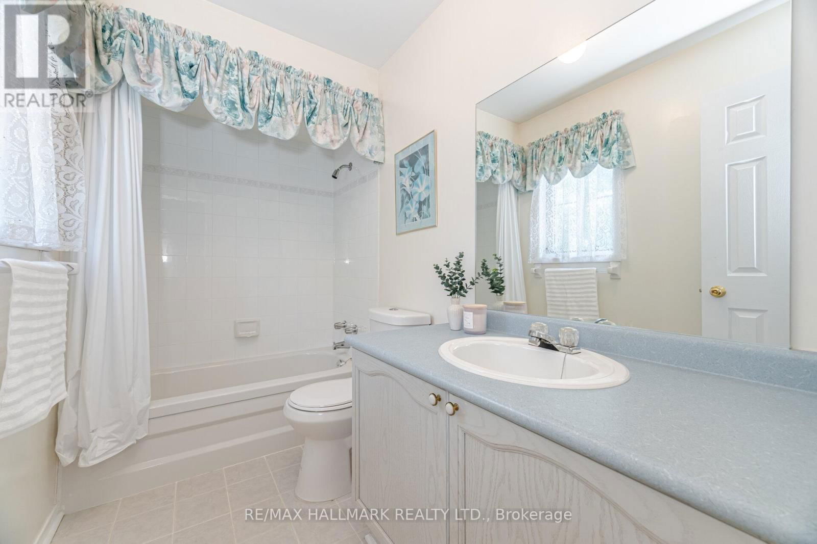 10 ILES STREET Image 32