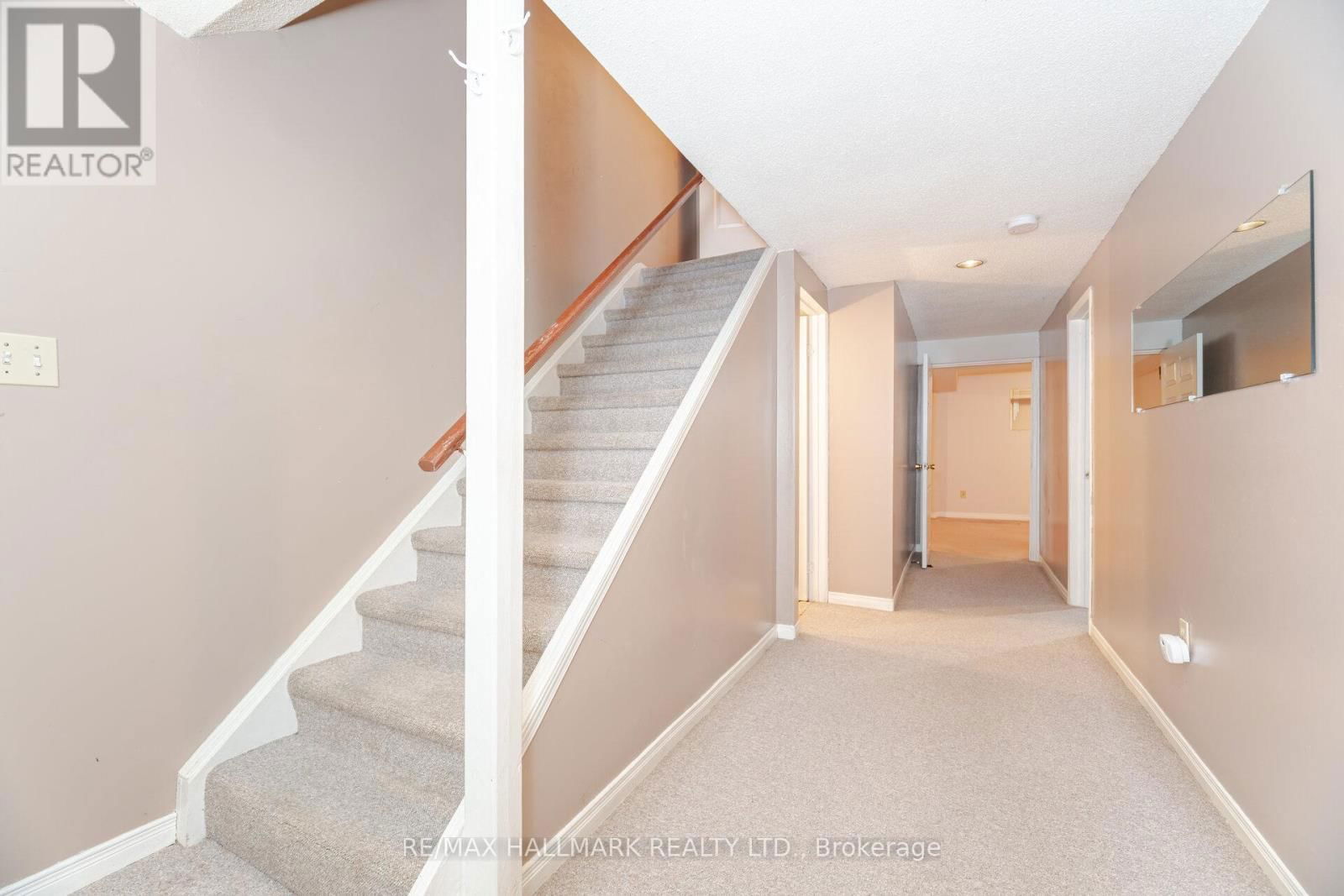 10 ILES STREET Image 33