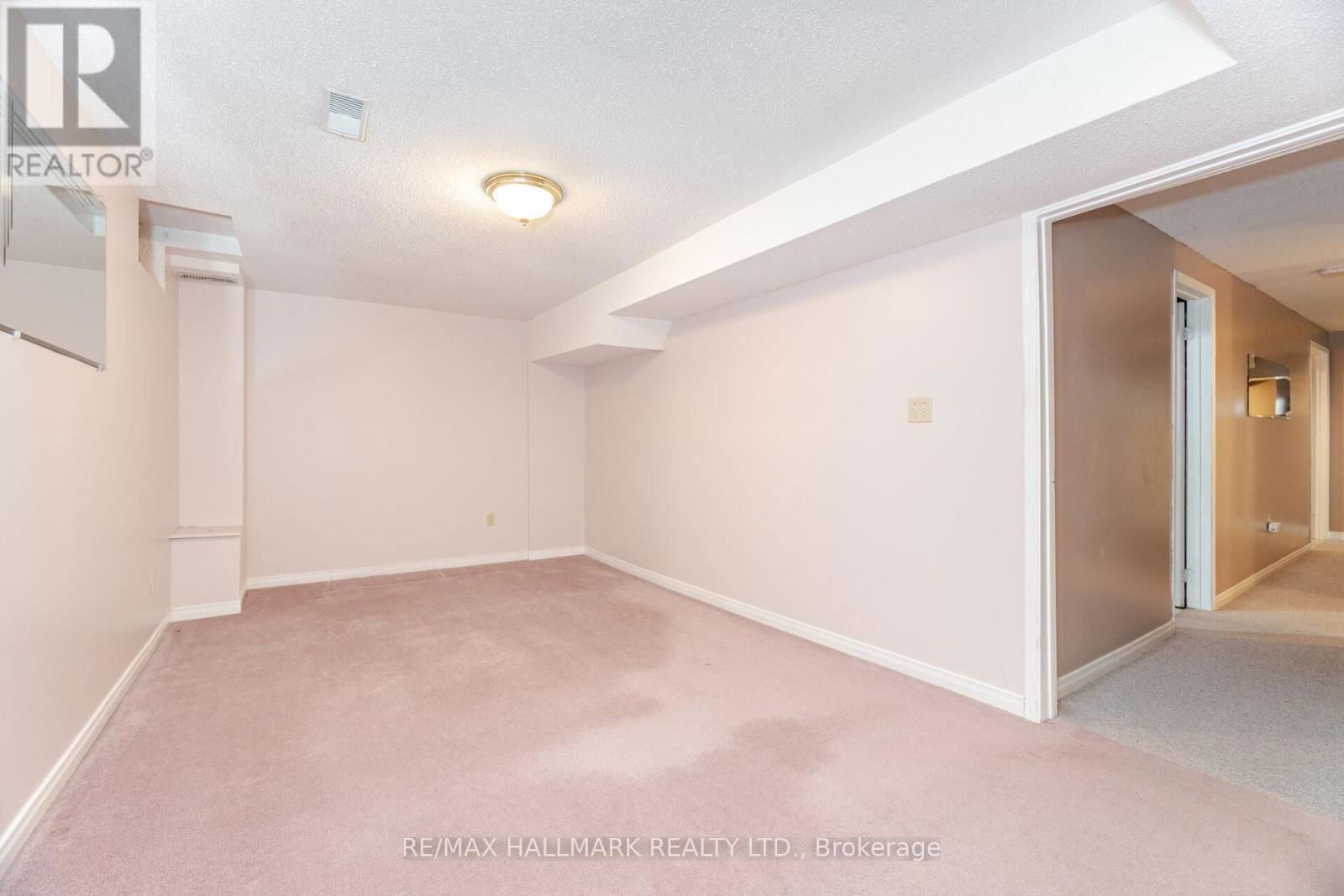 10 ILES STREET Image 34