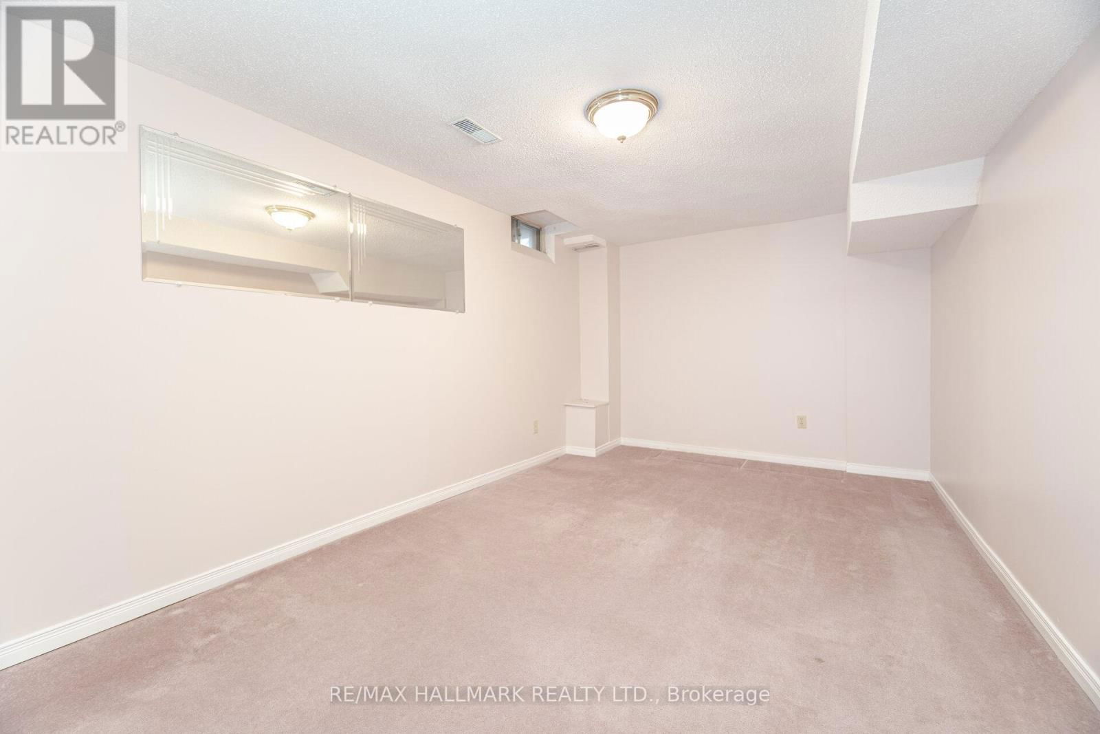 10 ILES STREET Image 35