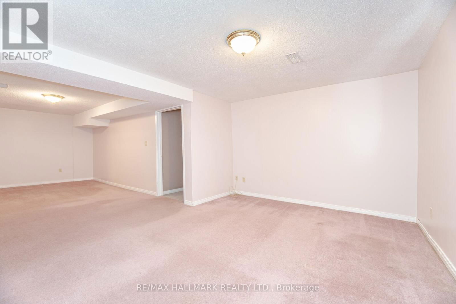 10 ILES STREET Image 37