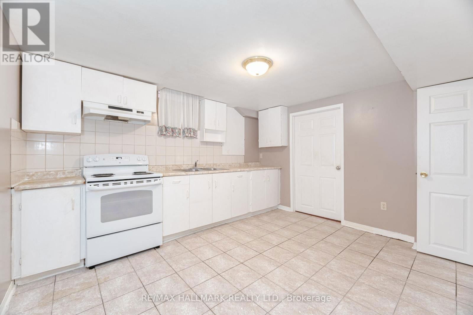 10 ILES STREET Image 41