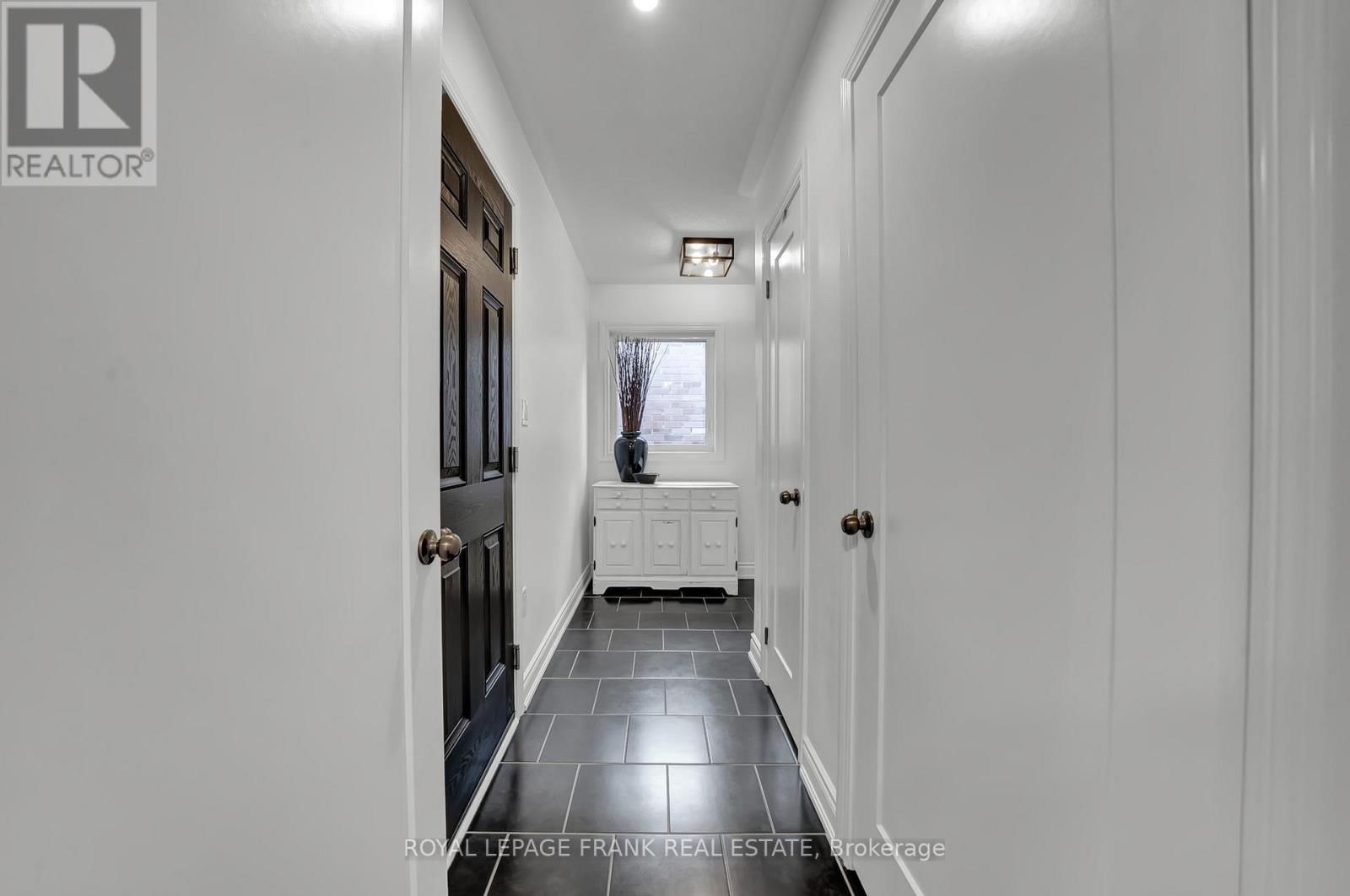 1540 DUNEDIN CRESCENT Image 23