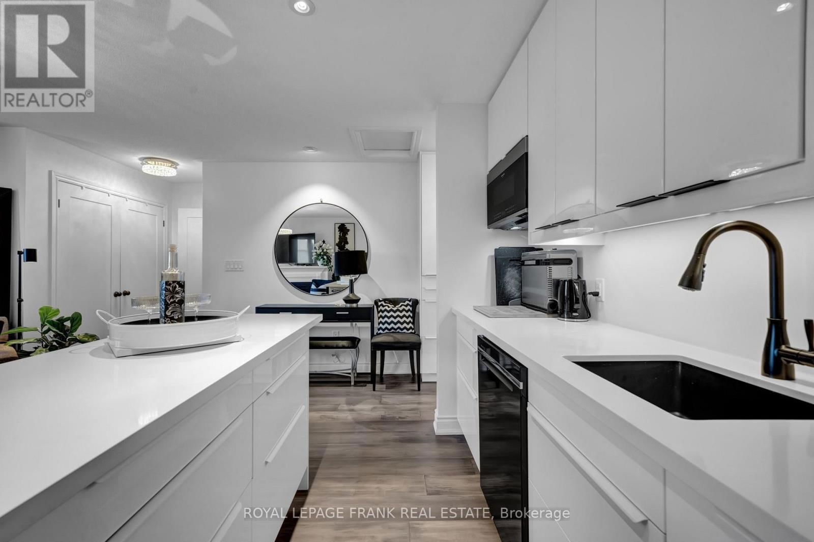 1540 DUNEDIN CRESCENT Image 31