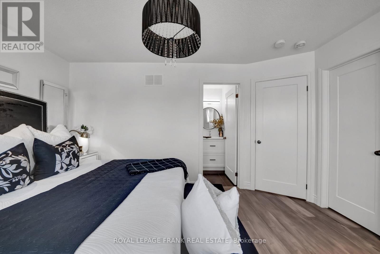 1540 DUNEDIN CRESCENT Image 34