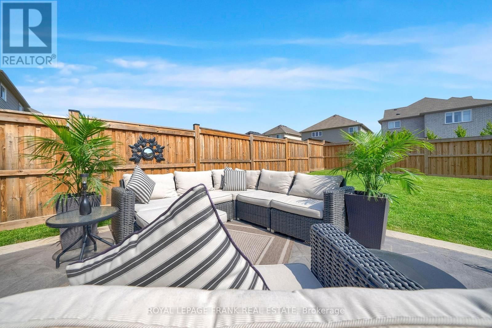 1540 DUNEDIN CRESCENT Image 47