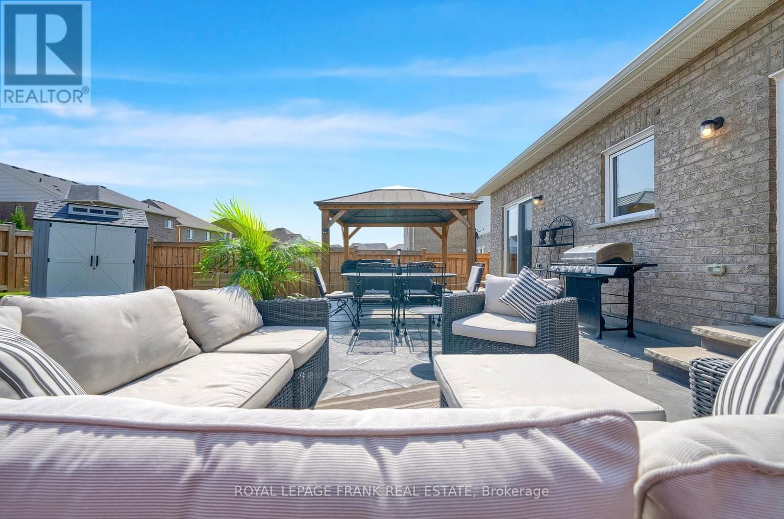 1540 DUNEDIN CRESCENT Image 48