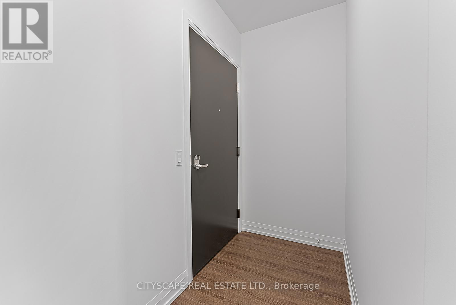 1807 - 286 MAIN STREET Image 3