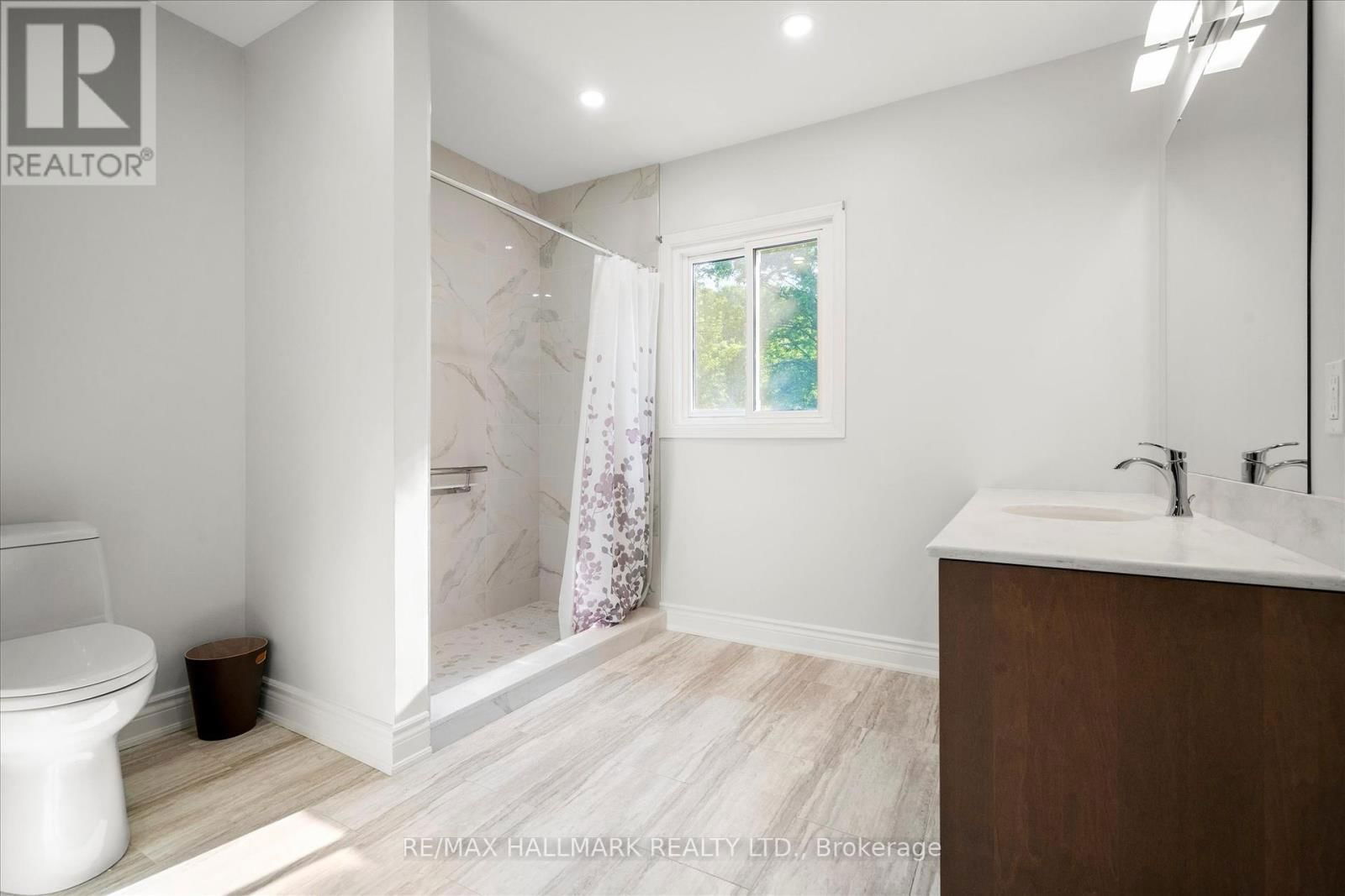 16 DARTMOOR DRIVE WEST Image 34