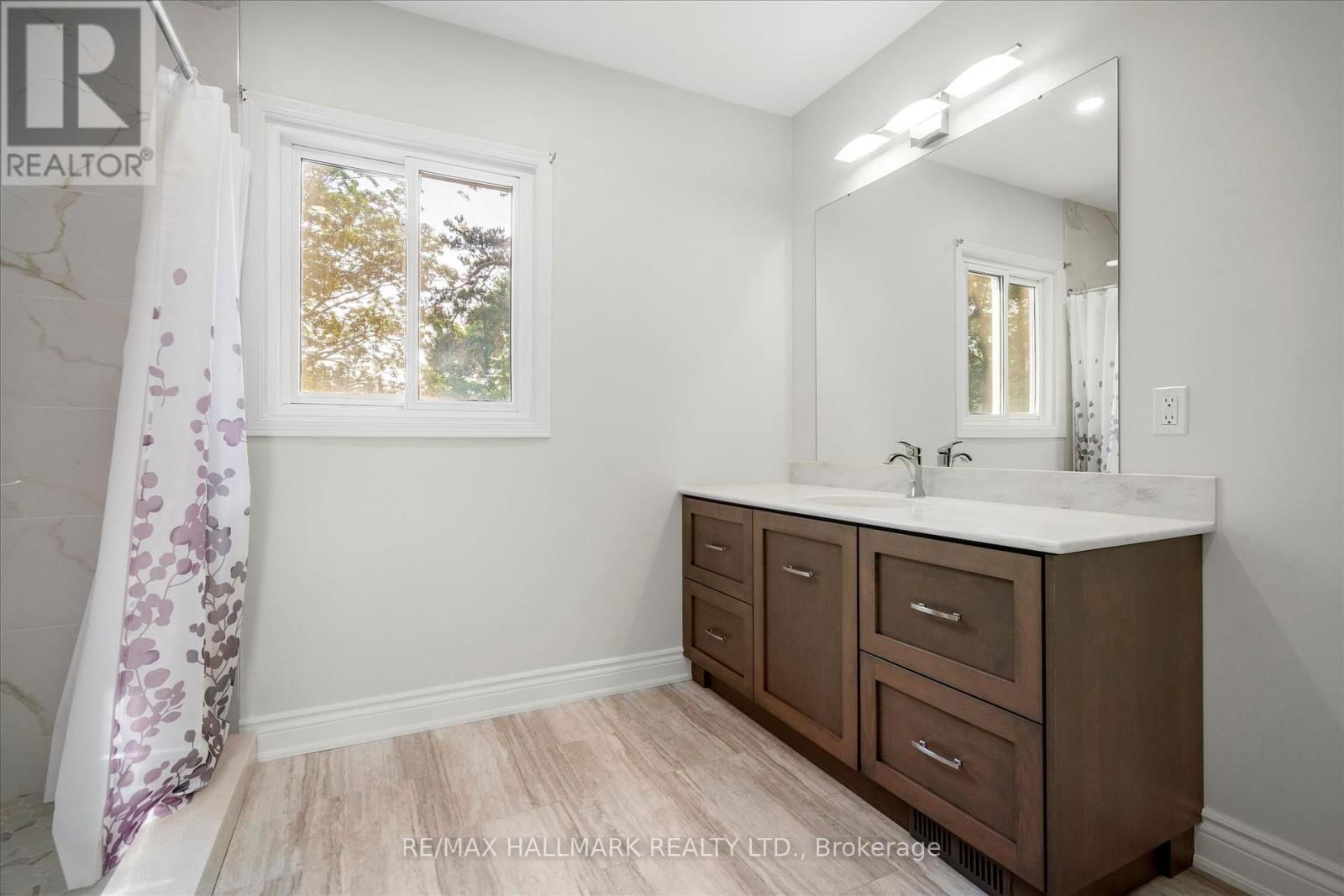 16 DARTMOOR DRIVE WEST Image 35