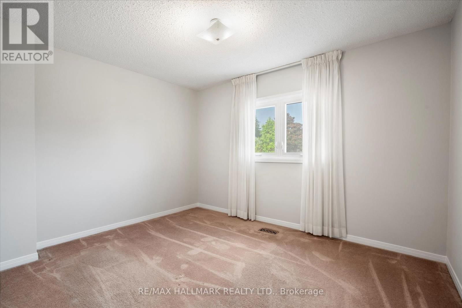 16 DARTMOOR DRIVE WEST Image 36