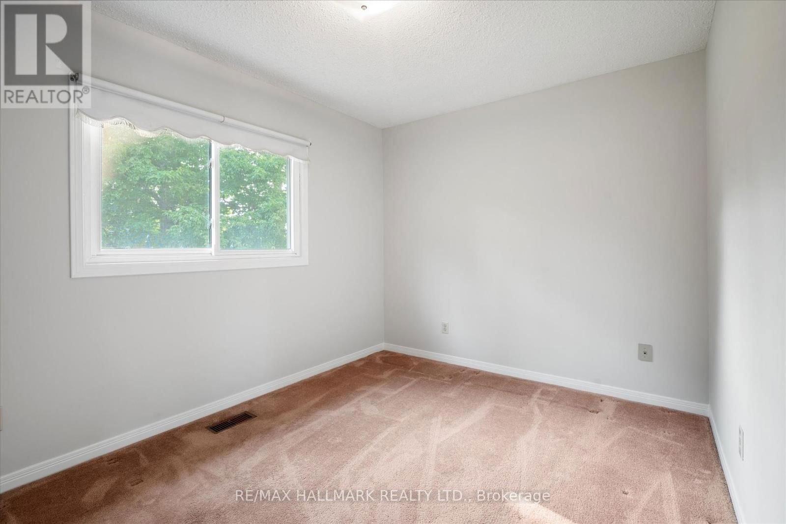 16 DARTMOOR DRIVE WEST Image 37