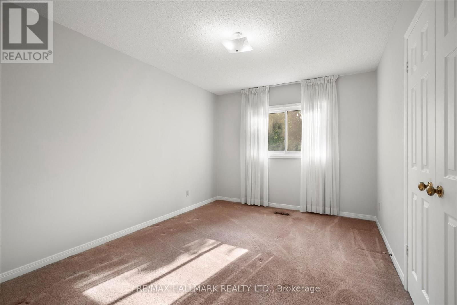 16 DARTMOOR DRIVE WEST Image 39