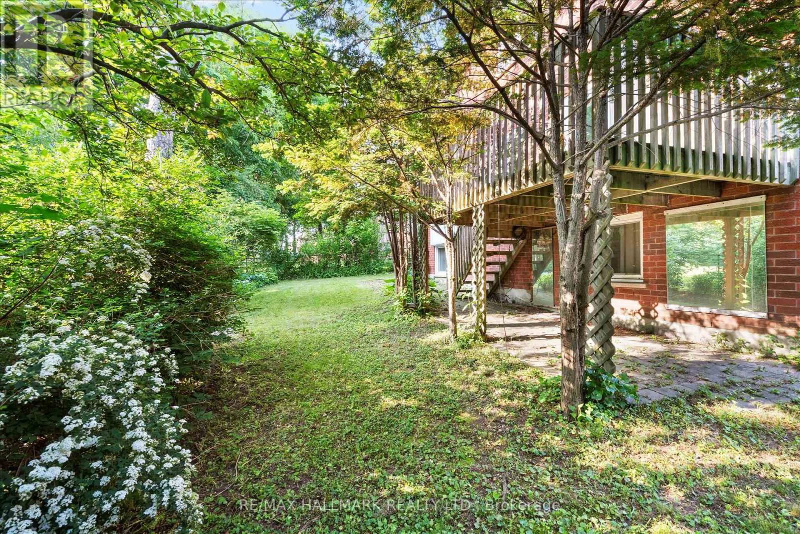 16 DARTMOOR DRIVE WEST Image 46