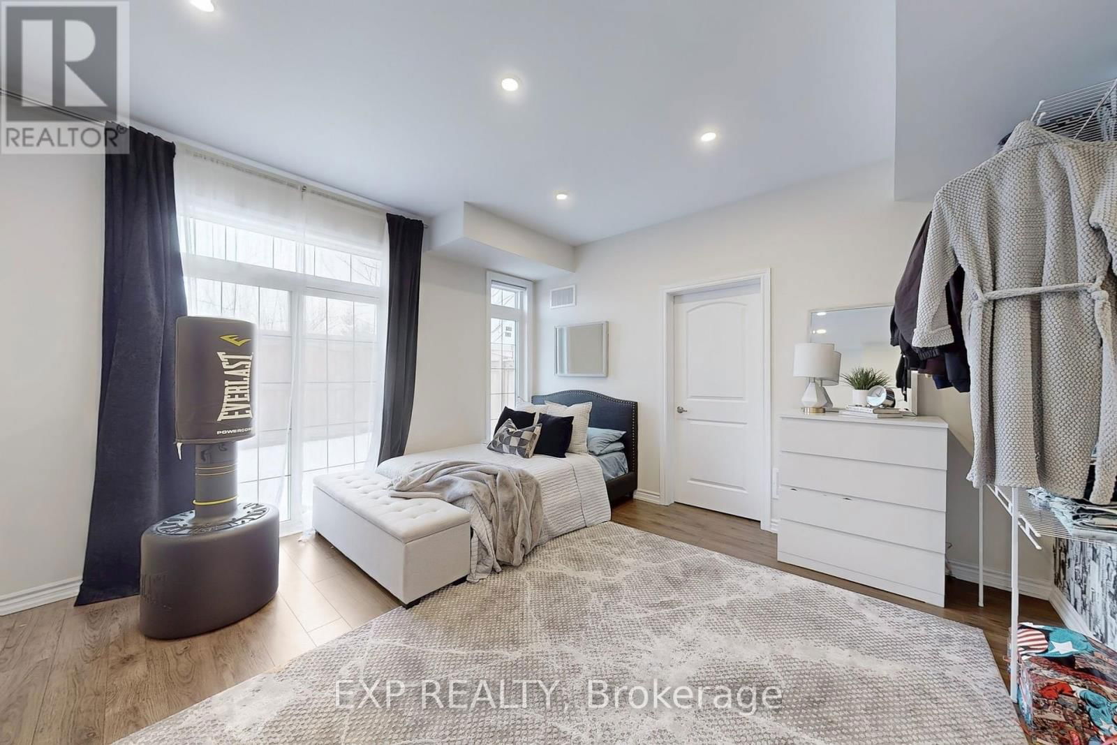 13 SEAGRAVE LANE Image 37