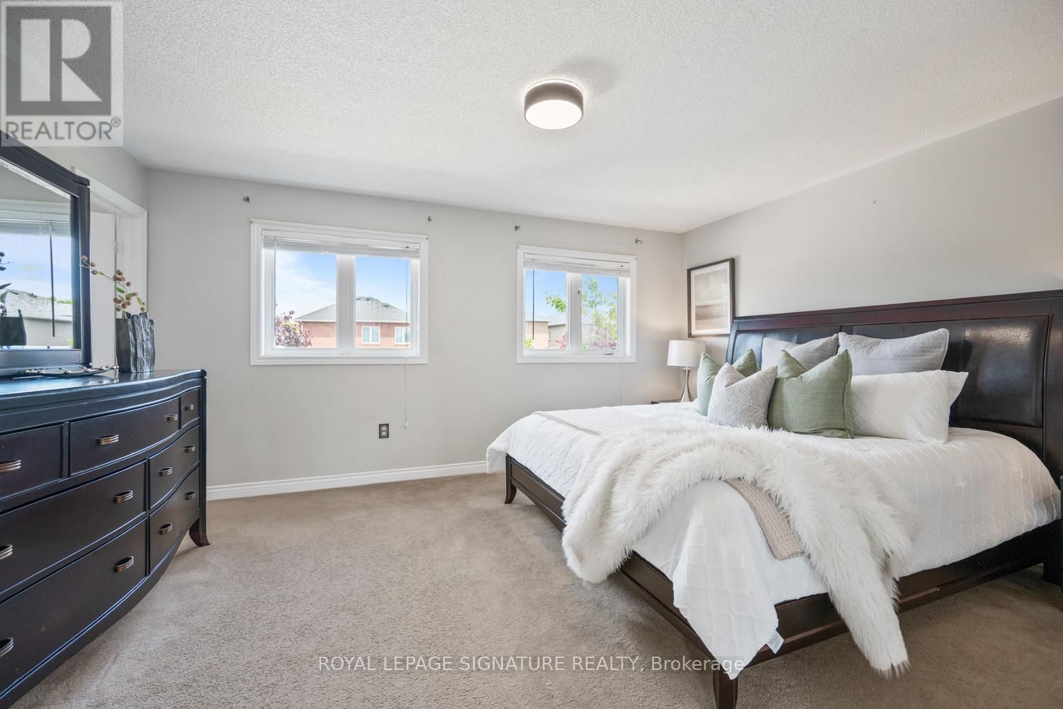 6 LUROSA CRESCENT Image 12