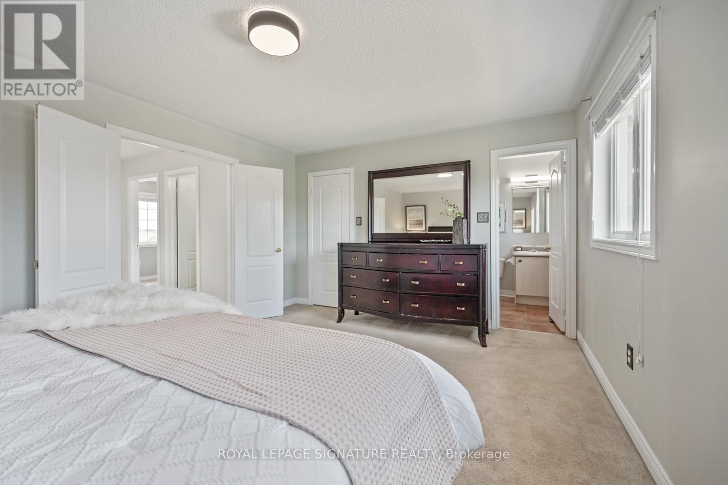 6 LUROSA CRESCENT Image 14