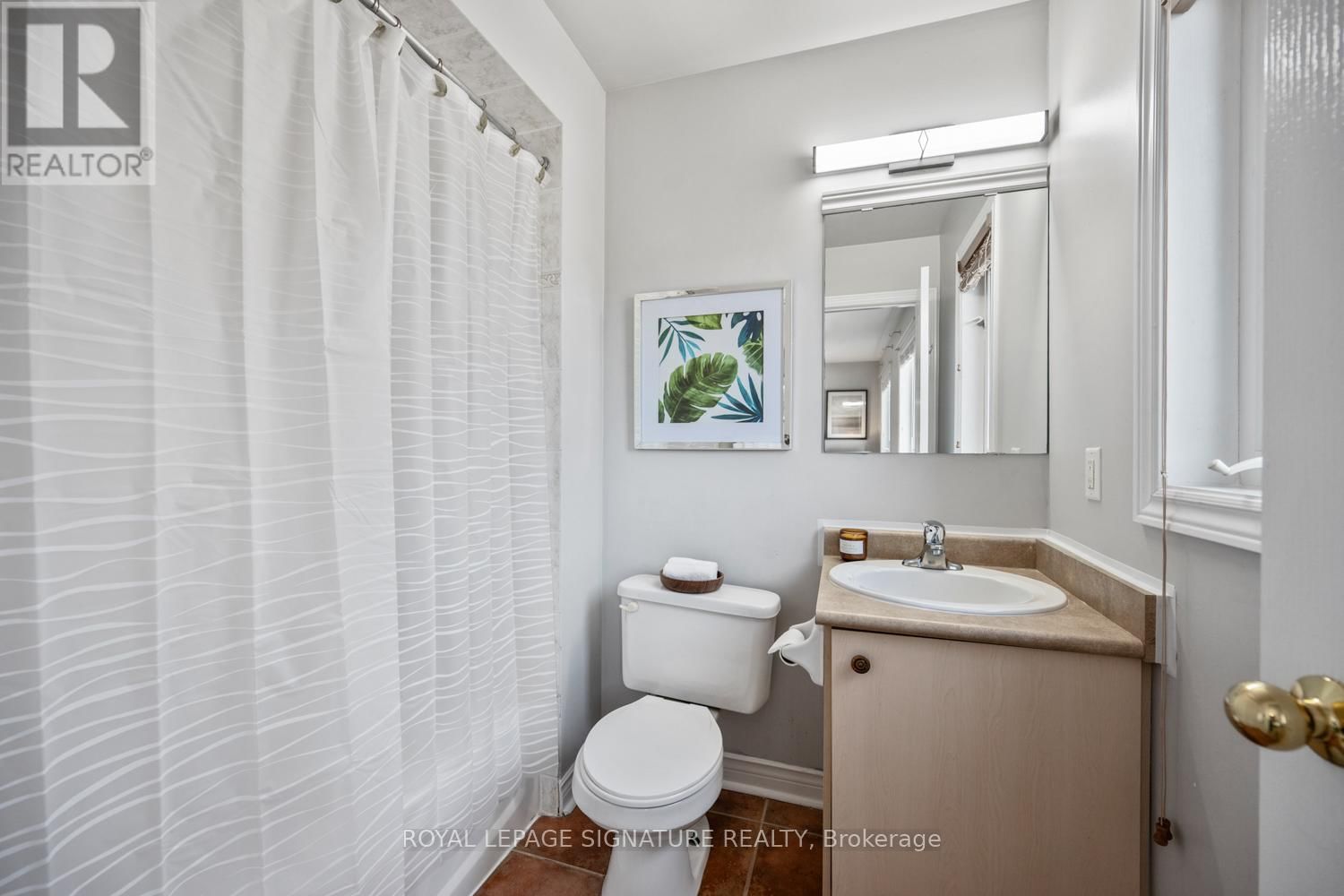 6 LUROSA CRESCENT Image 15