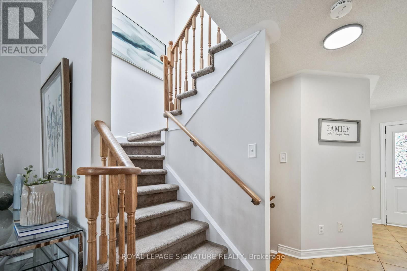 6 LUROSA CRESCENT Image 16