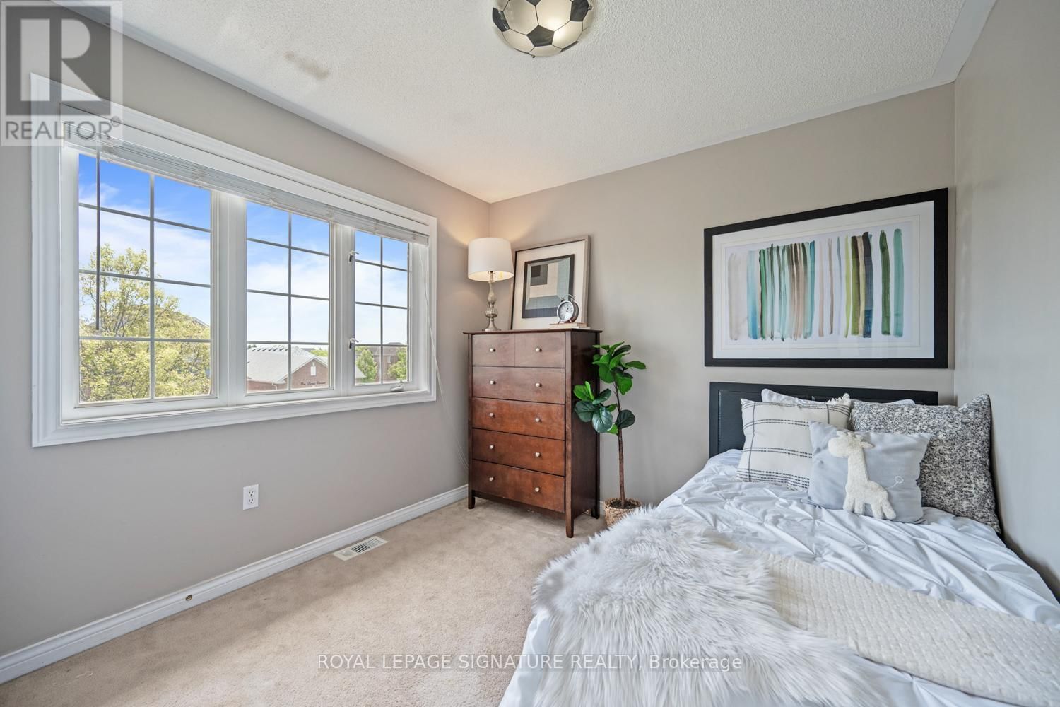 6 LUROSA CRESCENT Image 19