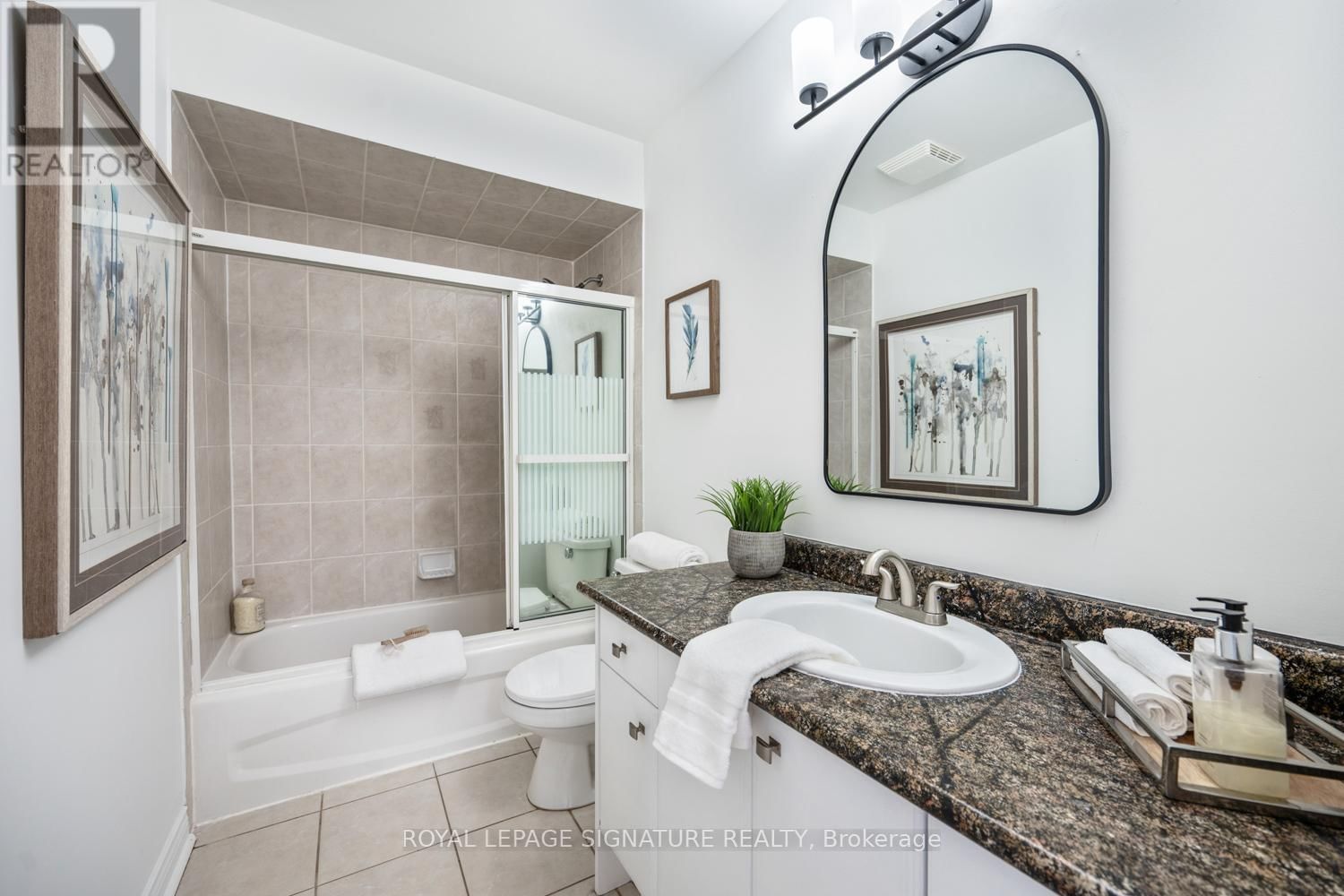 6 LUROSA CRESCENT Image 21