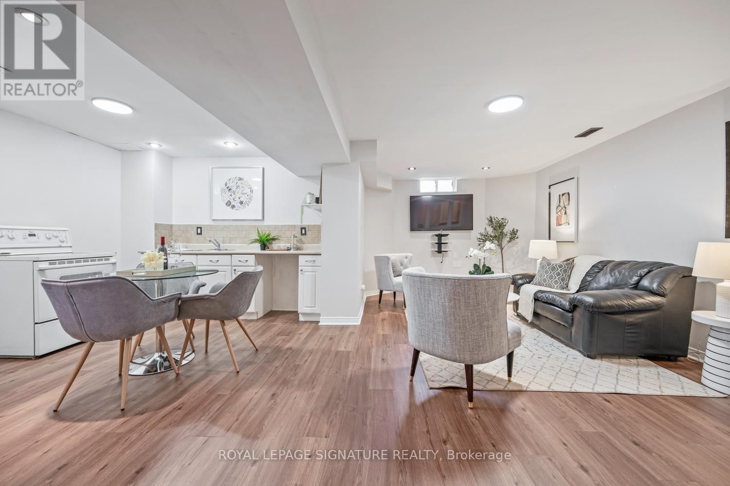 6 LUROSA CRESCENT Image 22