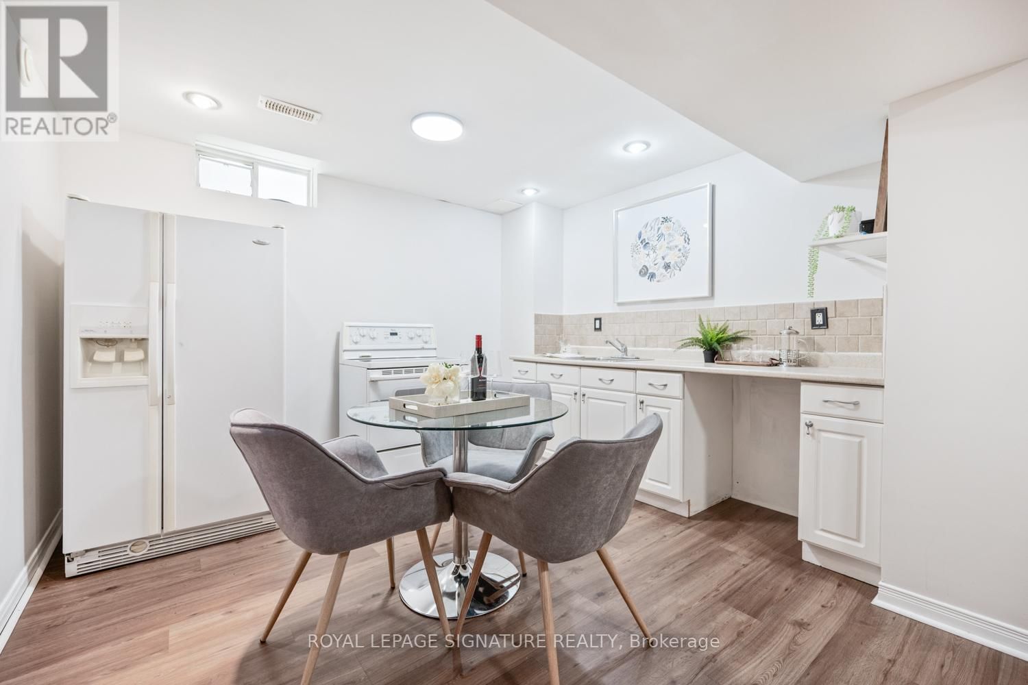 6 LUROSA CRESCENT Image 24