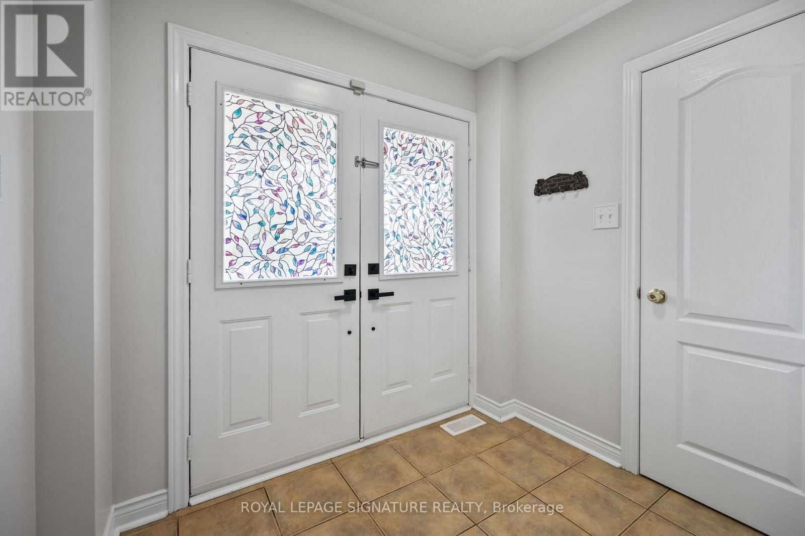 6 LUROSA CRESCENT Image 3