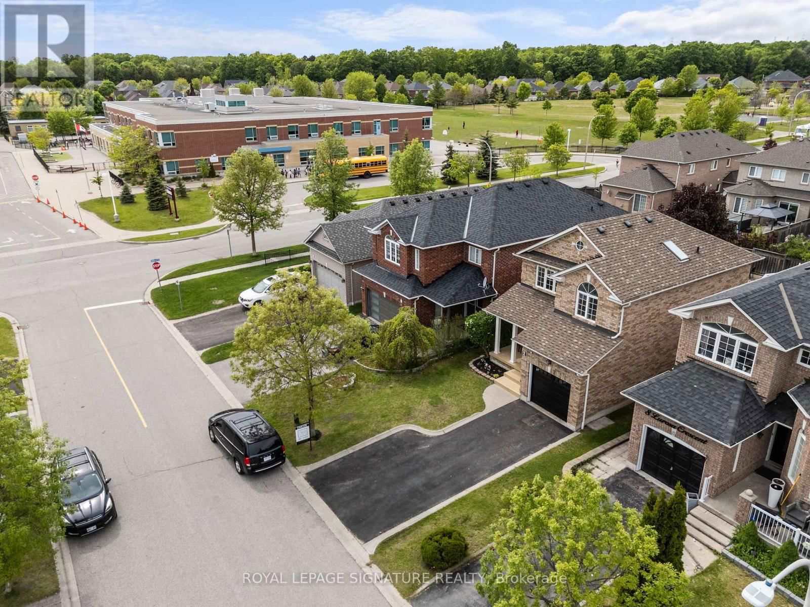 6 LUROSA CRESCENT Image 30