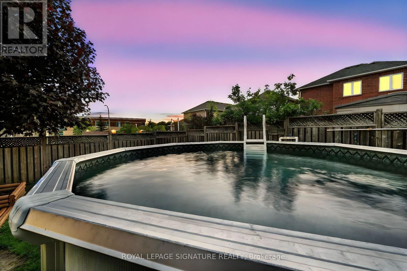 6 LUROSA CRESCENT Image 35