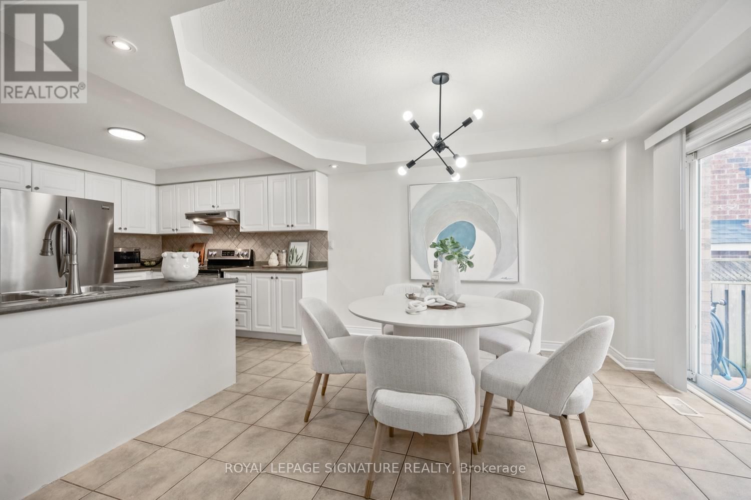 6 LUROSA CRESCENT Image 7