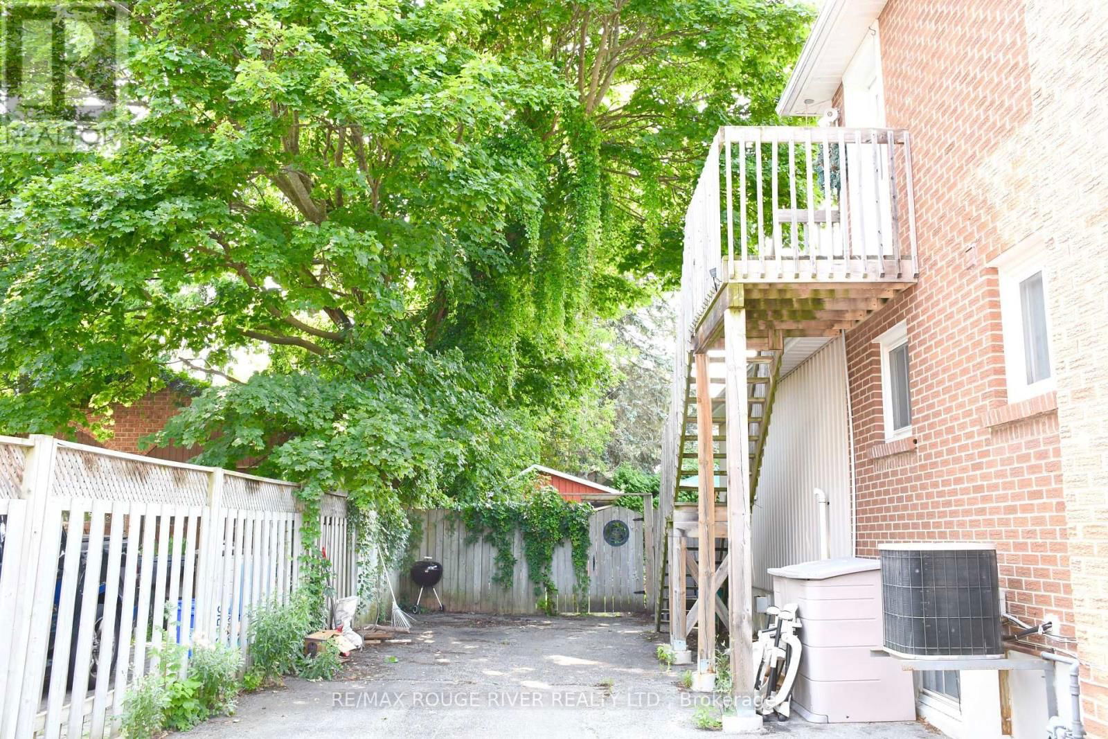 604 KENT STREET Image 16