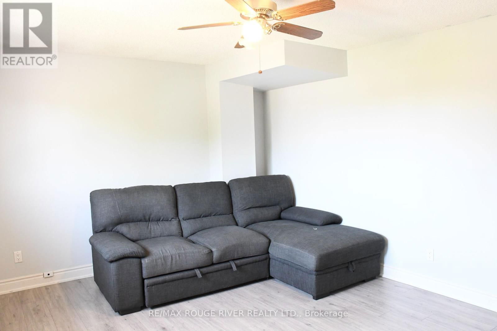 604 KENT STREET Image 19
