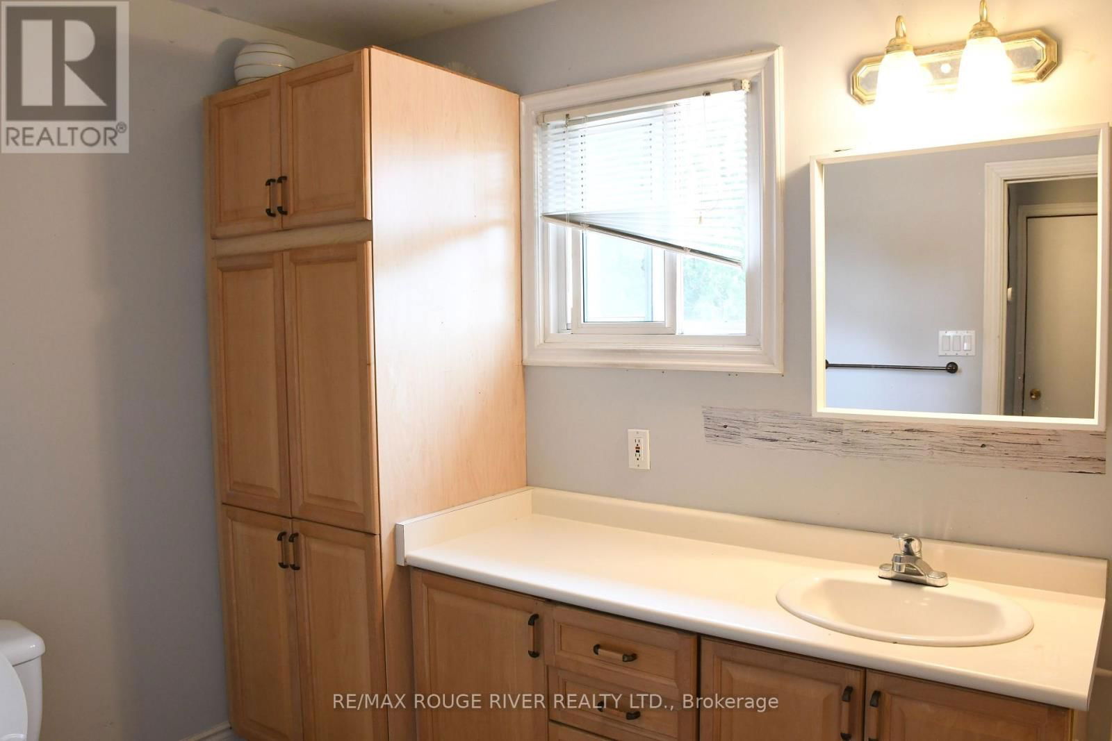 604 KENT STREET Image 22