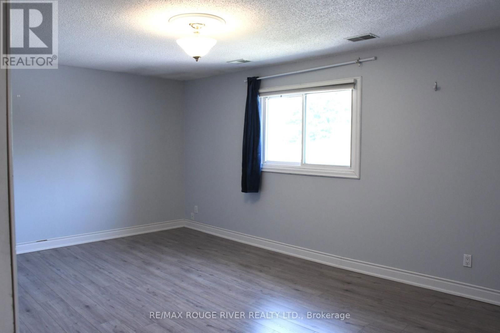 604 KENT STREET Image 24