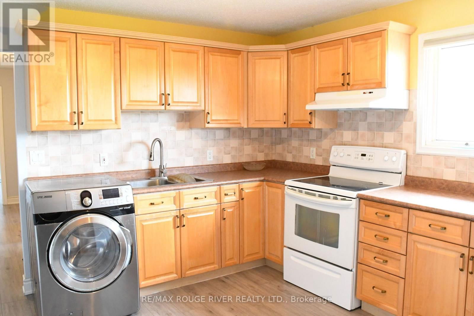 604 KENT STREET Image 27