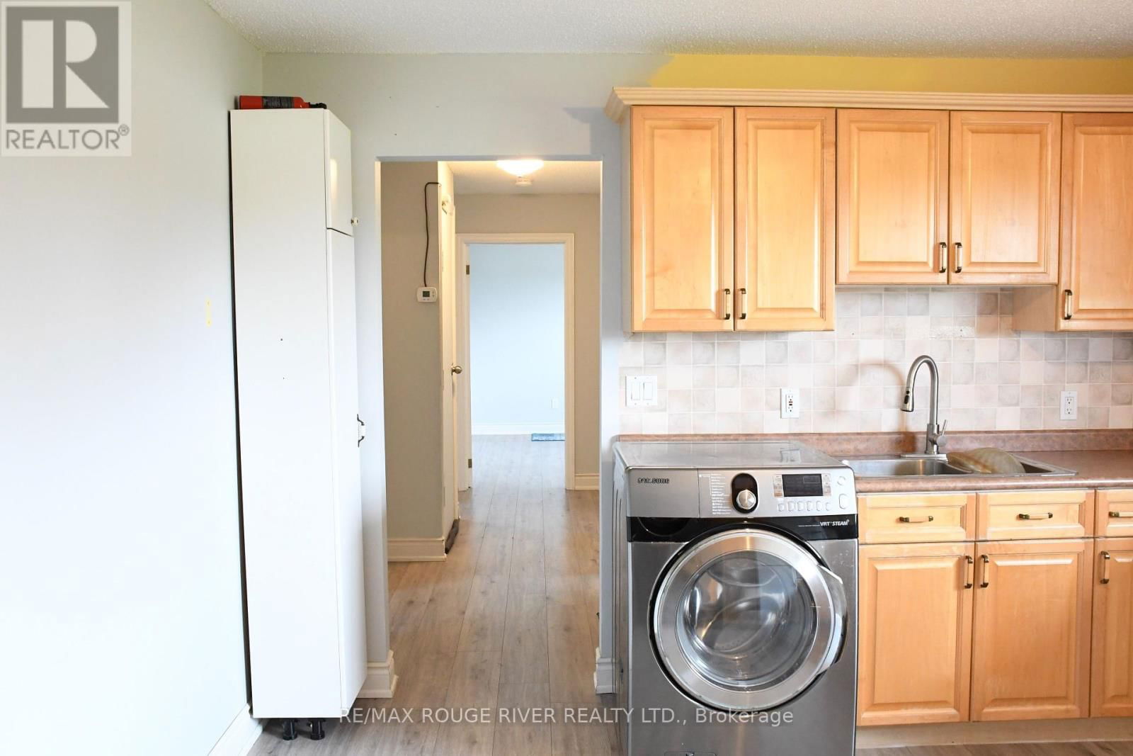 604 KENT STREET Image 28