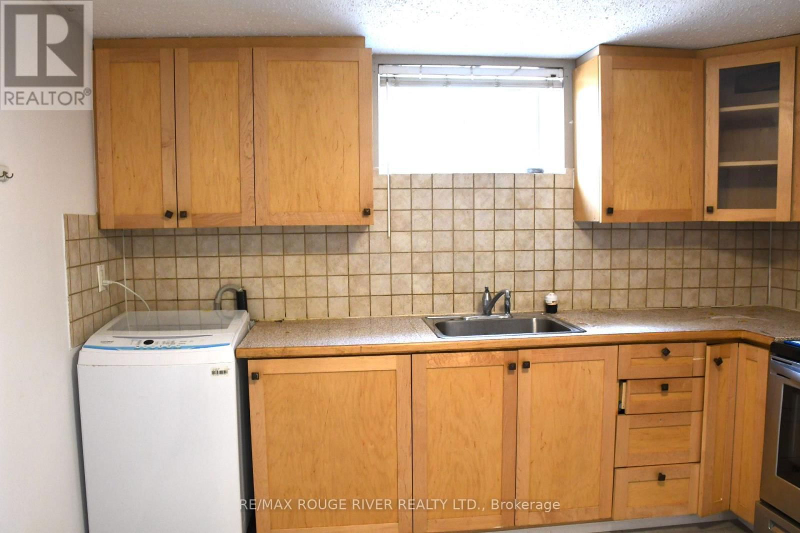 604 KENT STREET Image 33