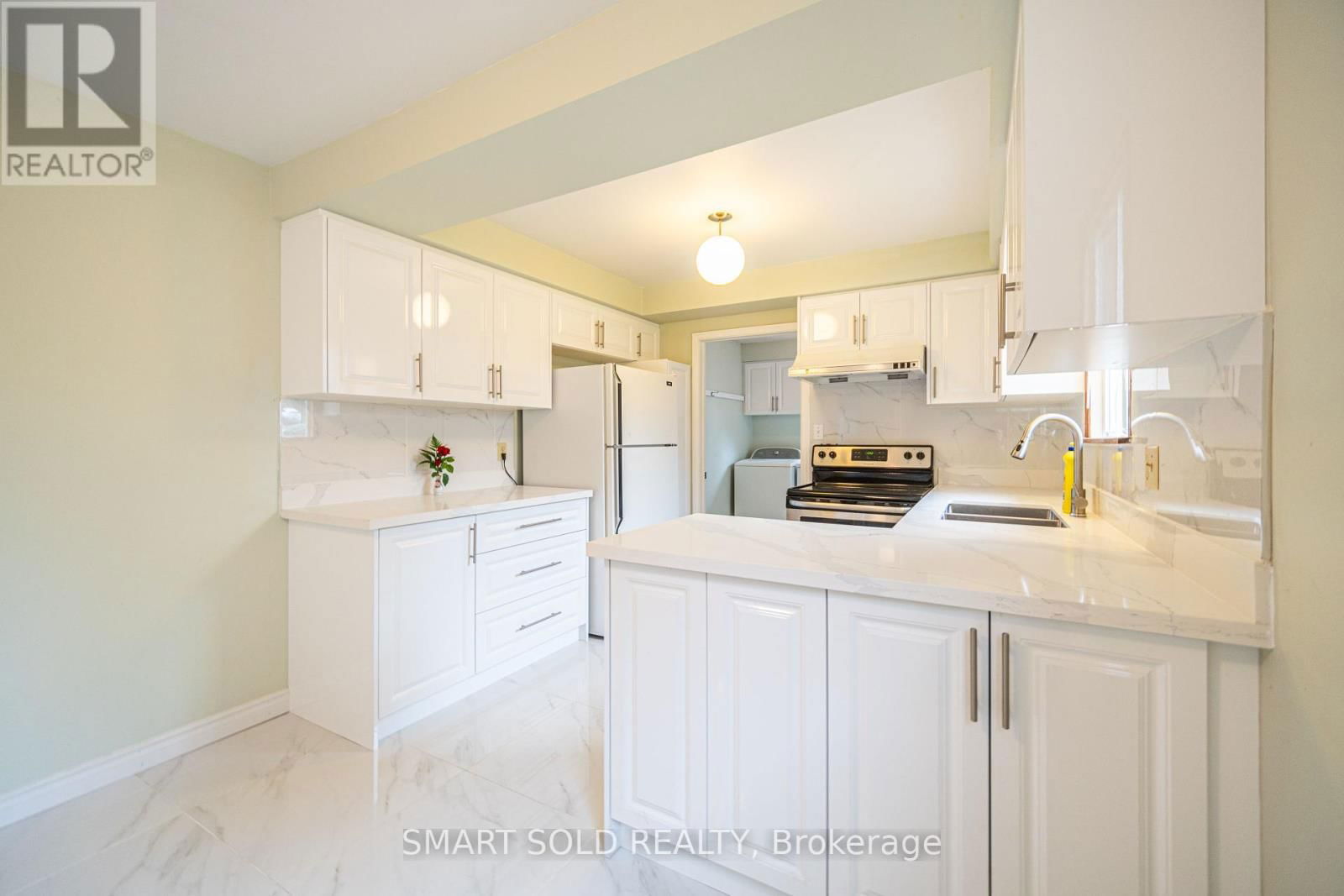217 WAVERLY STREET NORTH Image 10