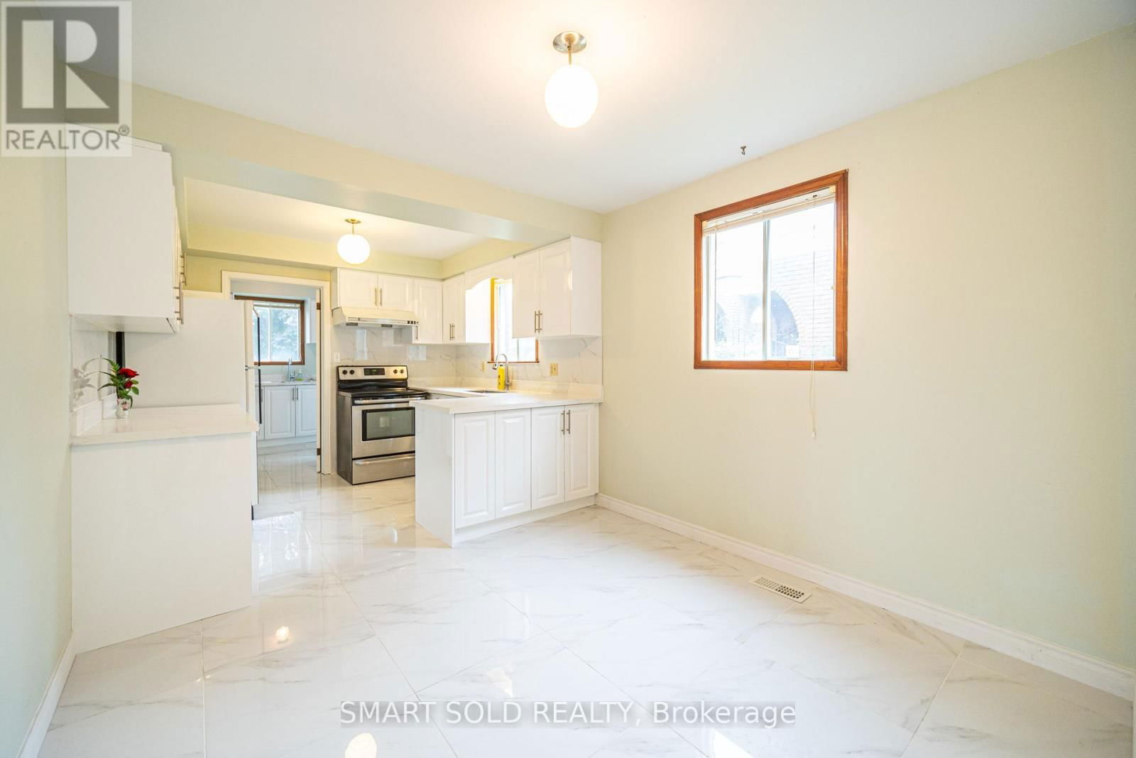 217 WAVERLY STREET NORTH Image 11