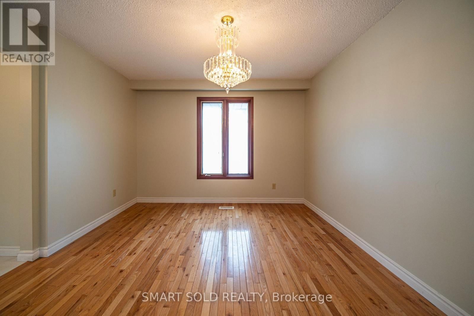 217 WAVERLY STREET NORTH Image 16
