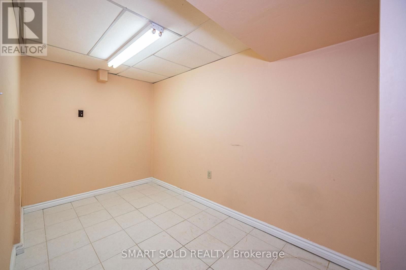 217 WAVERLY STREET NORTH Image 24