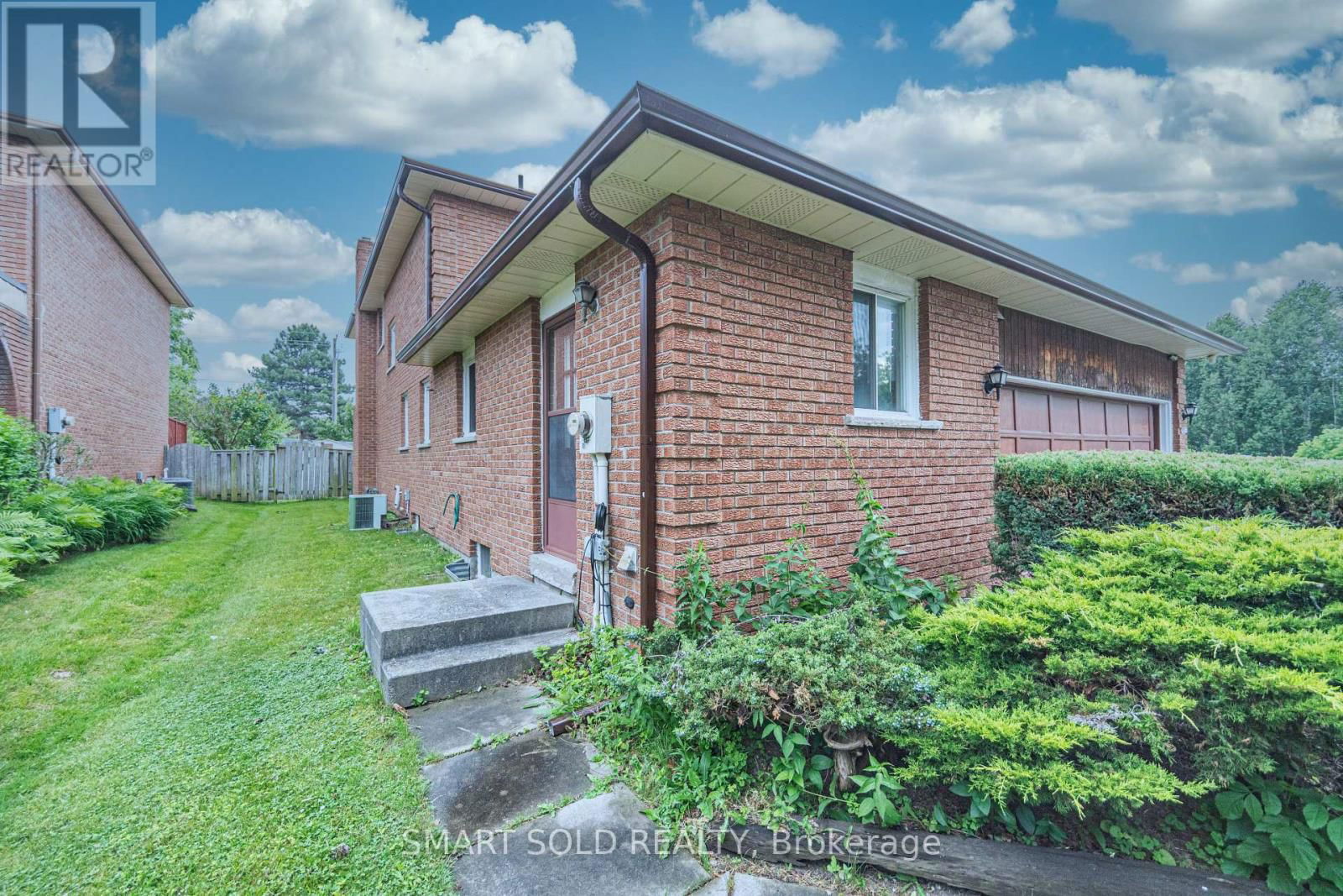 217 WAVERLY STREET NORTH Image 40