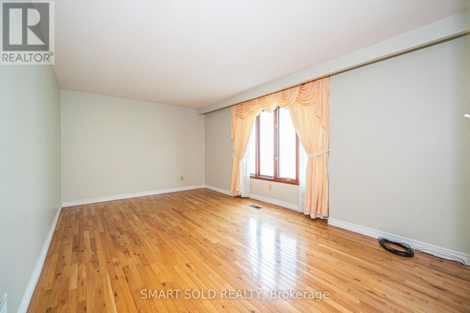 217 WAVERLY STREET NORTH Image 8