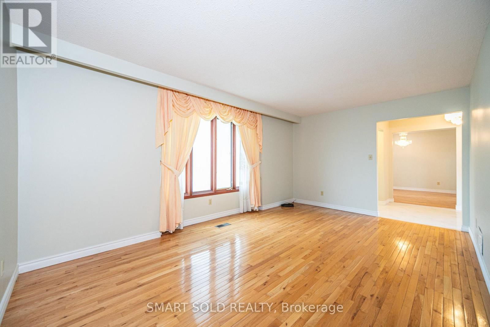 217 WAVERLY STREET NORTH Image 9