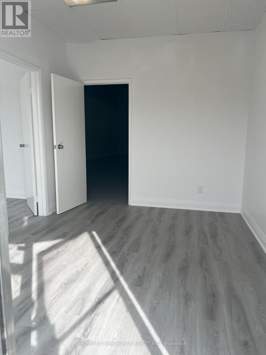 219 - 50 SILVER STAR BOULEVARD Image 2