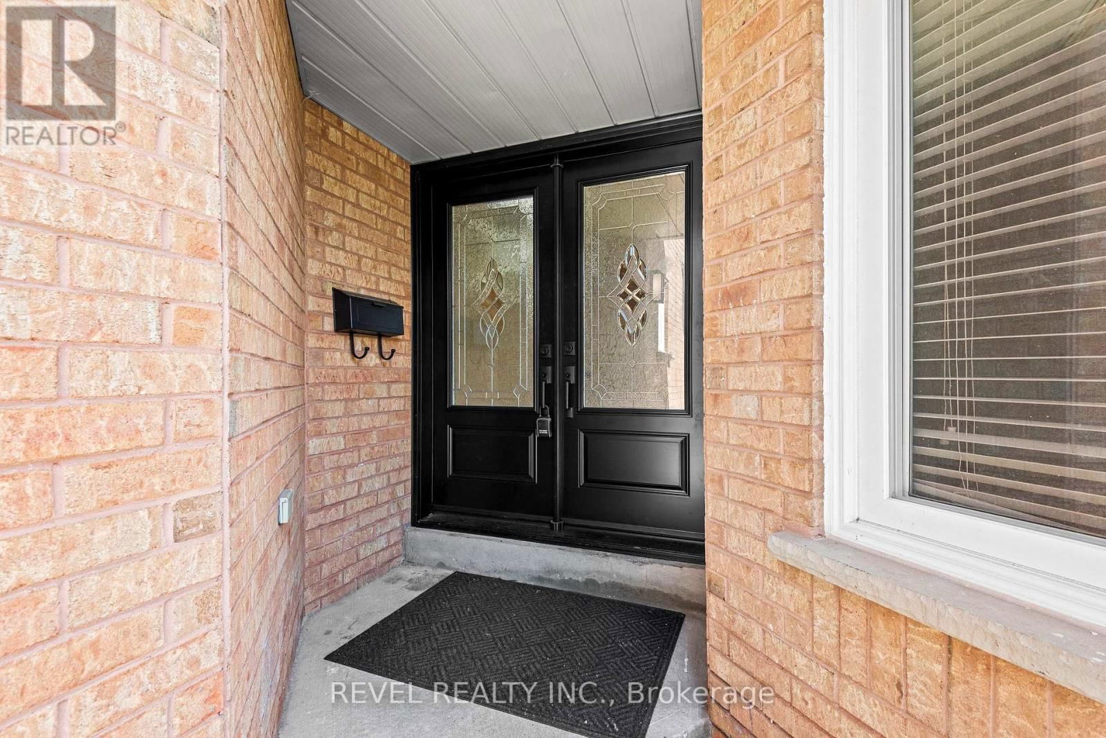 1005 SANDCLIFF DRIVE Image 2