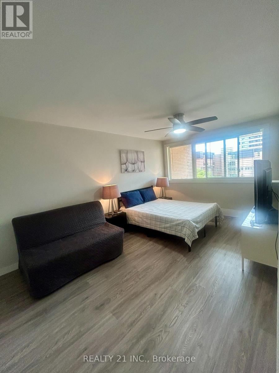 1078 - 100 MORNELLE COURT Image 23